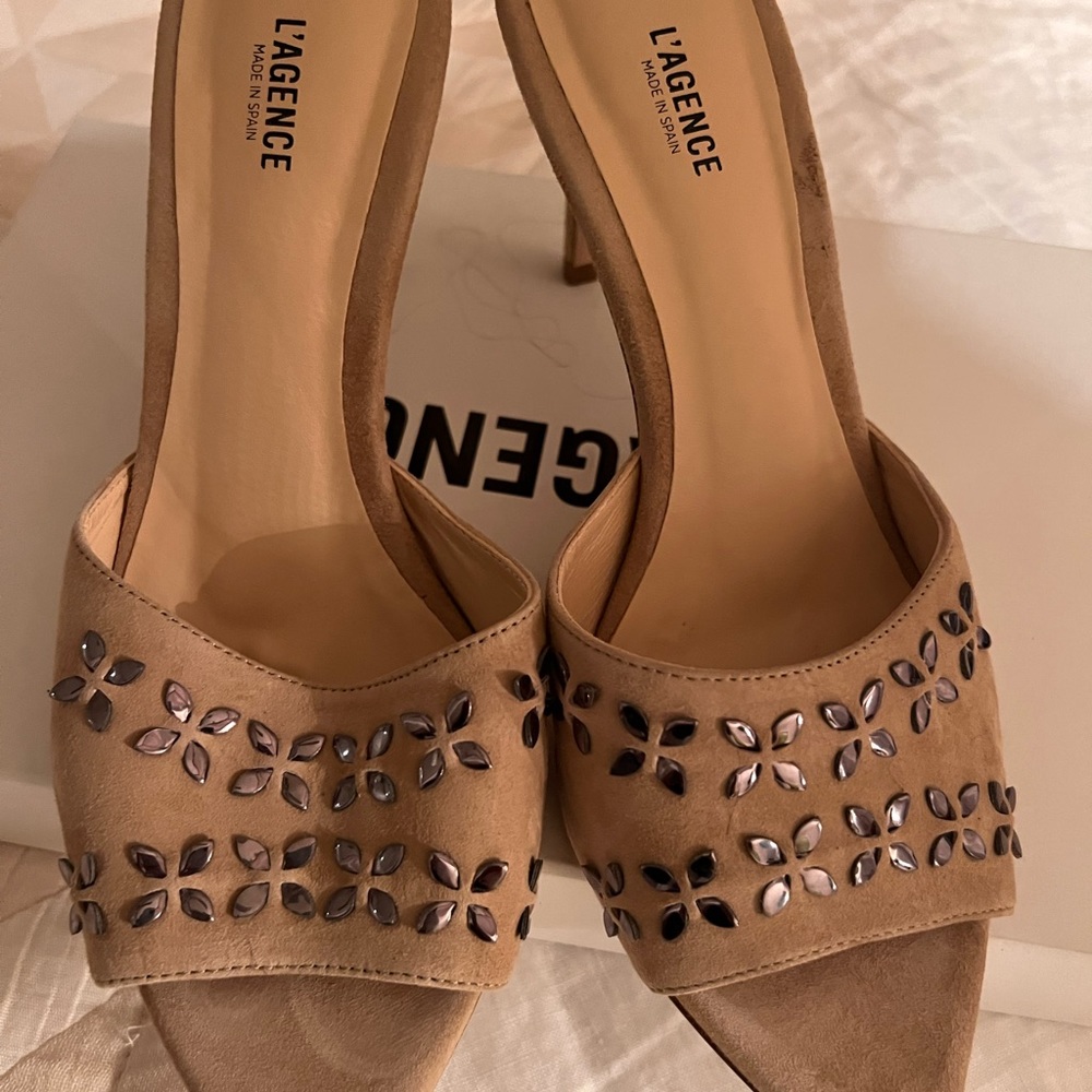 Neutral Color suede heel